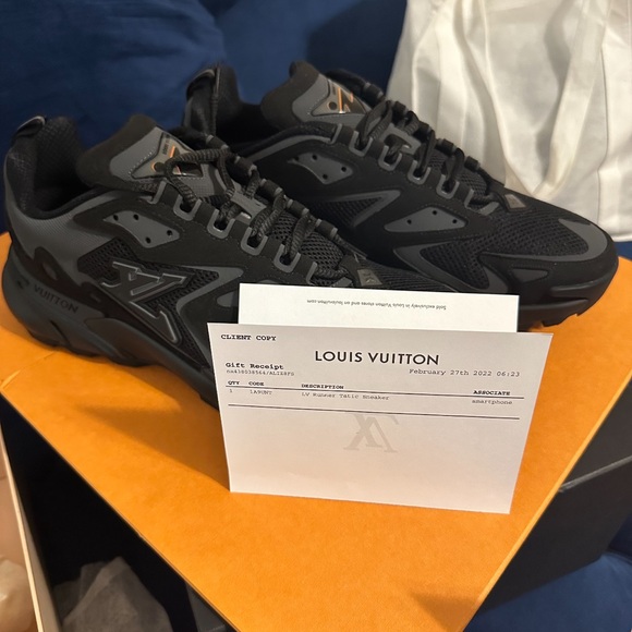 LOUIS VUITTON sneakers - Picture 4 of 4